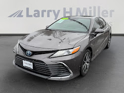 2024 Toyota Camry Hybrid XLE SUPER CLEAN!
